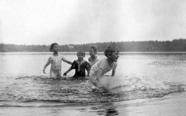 Swimming in Lochada 1901