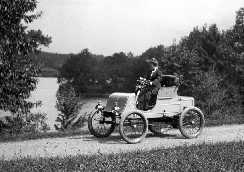 Motoring 1900
